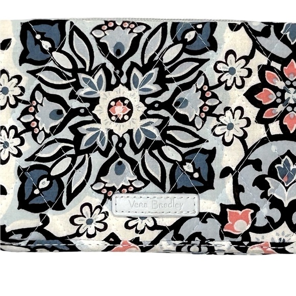Vera Bradley Wristlet/Wallet RFID Lisbon Medallion White/Blue/Black/Pink EUC - Picture 4 of 8